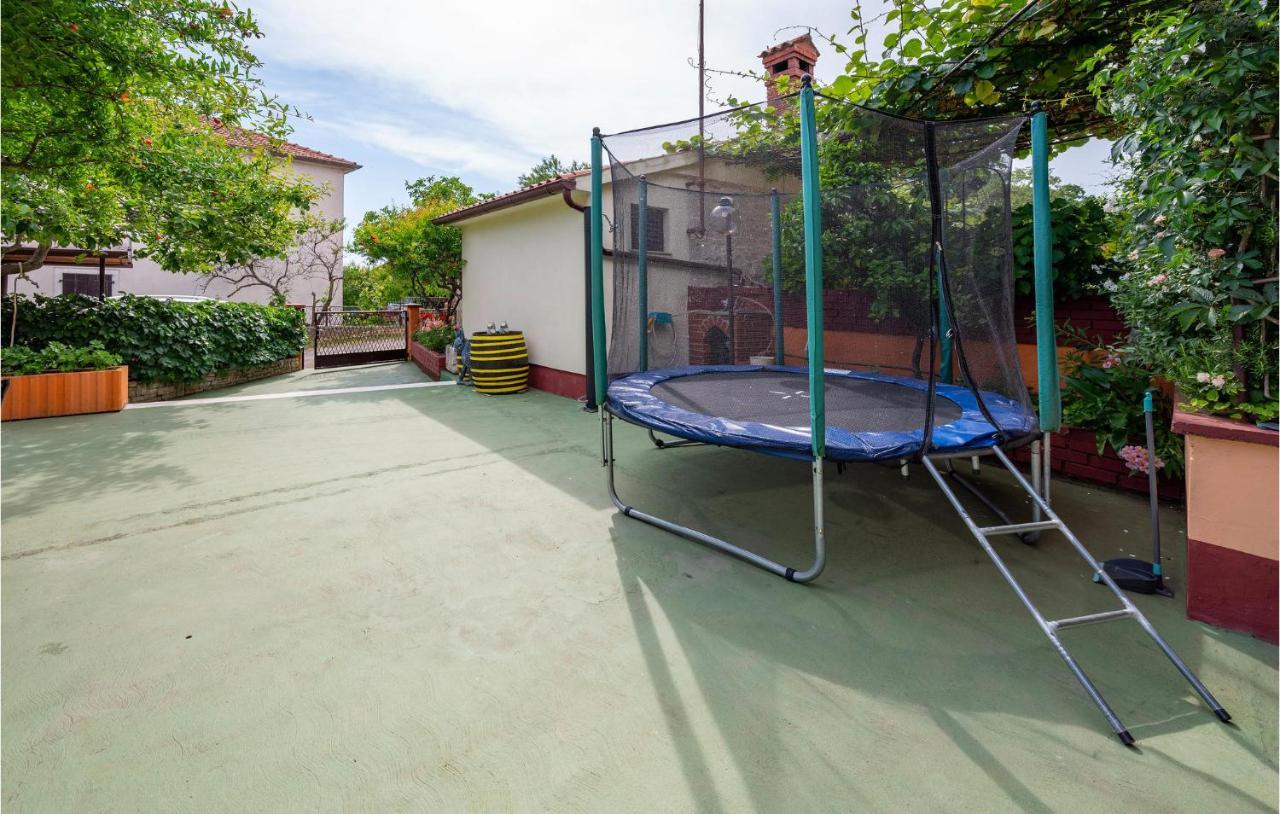 1 Bedroom Amazing Apartment In Peruški Esterno foto