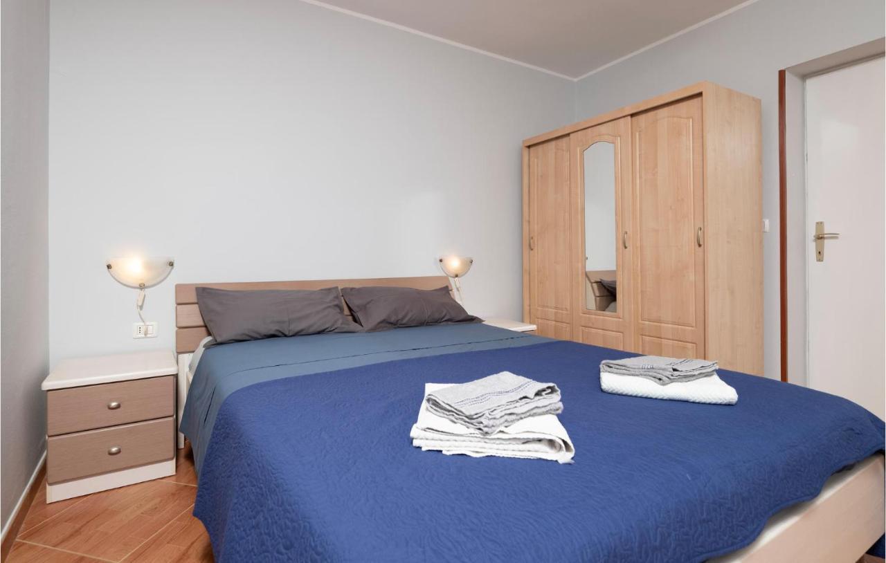 1 Bedroom Amazing Apartment In Peruški Esterno foto