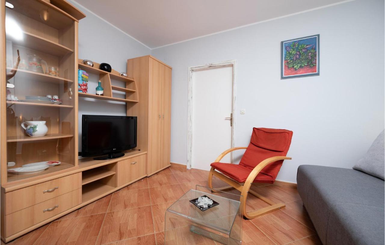 1 Bedroom Amazing Apartment In Peruški Esterno foto